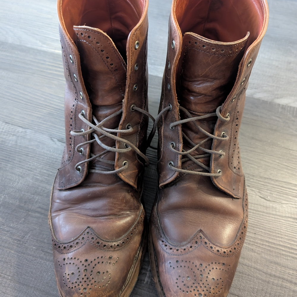 Allen Edmonds Brown Boots with Brogue Detailing and Classic Design